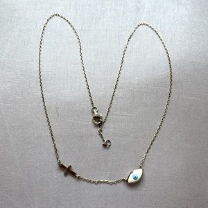 Woman’s necklace